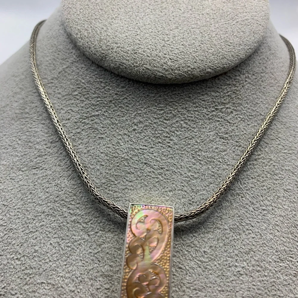 Lois Hill Mother Of Pearl Necklace New No Tags